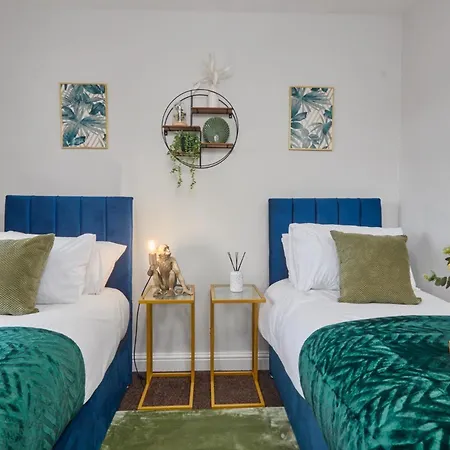 New! 5 Beds House - Work & Family - Long Offers & Free Parking Leeds (West Yorkshire)
