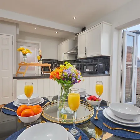 Sleeps 6 - Contractor & Family Relocations - Free Parking & Wifi *