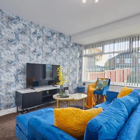 3br House, Sleeps 5 - Free Parking, Wifi & Workspace -kr Relocations- *