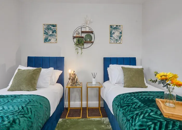 Sleeps 6 - Perfect For Business Travellers & Families - Free Parking Leeds (West Yorkshire)