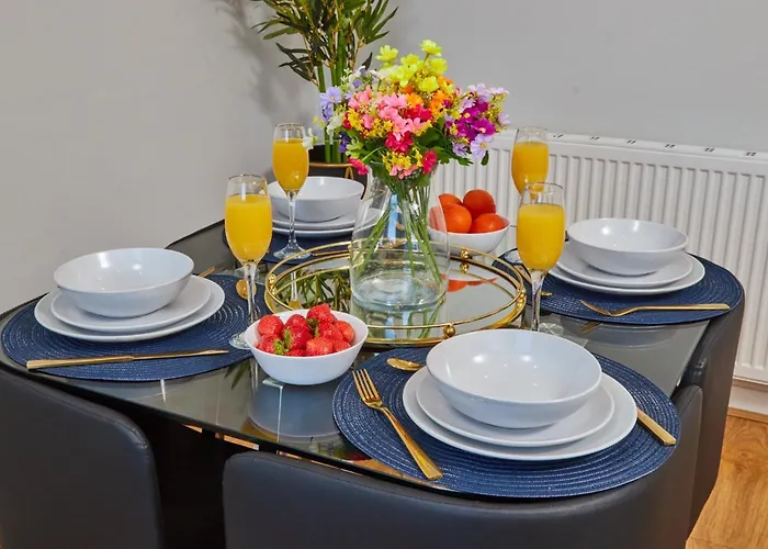 Sleeps 6 - Perfect For Business Travellers & Families - Free Parking Apartment