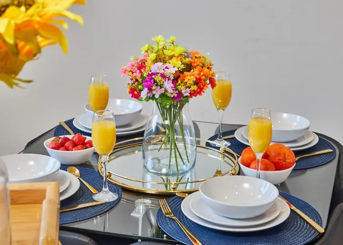 Sleeps 6 - Perfect For Business Travellers & Families - Free Parking Leeds (West Yorkshire)