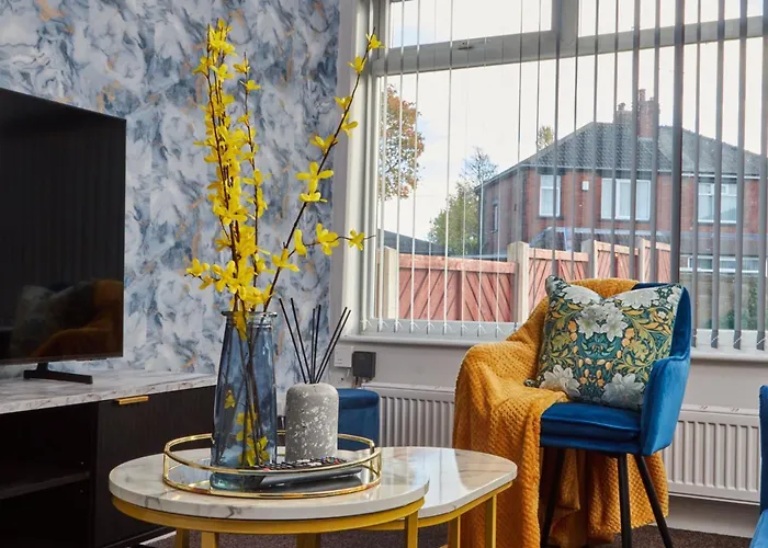 Sleeps 6 - Perfect For Business Travellers & Families - Free Parking *