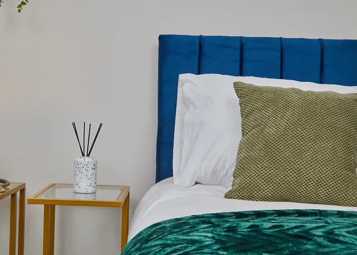 Sleeps 6 - Perfect For Business Travellers & Families - Free Parking Leeds (West Yorkshire)