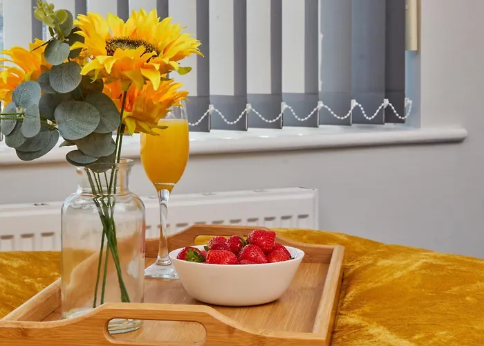 Sleeps 6 - Perfect For Business Travellers & Families - Free Parking Apartment