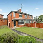 3br - Free Parking, Wifi & Workspace - Sleeps 5 - Contractors & Relocations - Weekly & Monthly Offers *
