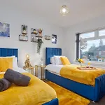 Apartamento 3br - Free Parking, Wifi & Workspace - Sleeps 5 - Contractors & Relocations - Weekly & Monthly Offers