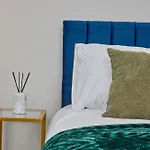 3br - Free Parking, Wifi & Workspace - Sleeps 5 - Contractors & Relocations - Weekly & Monthly Offers Leeds (West Yorkshire)