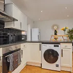 3br - Free Parking, Wifi & Workspace - Sleeps 5 - Contractors & Relocations - Weekly & Monthly Offers * Leeds (West Yorkshire)