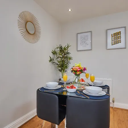 Sleeps 6 - Contractor & Family Relocations - Free Parking & Wifi Appartamento *