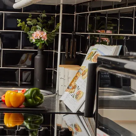 Sleeps 6 - Contractor & Family Relocations - Free Parking & Wifi *